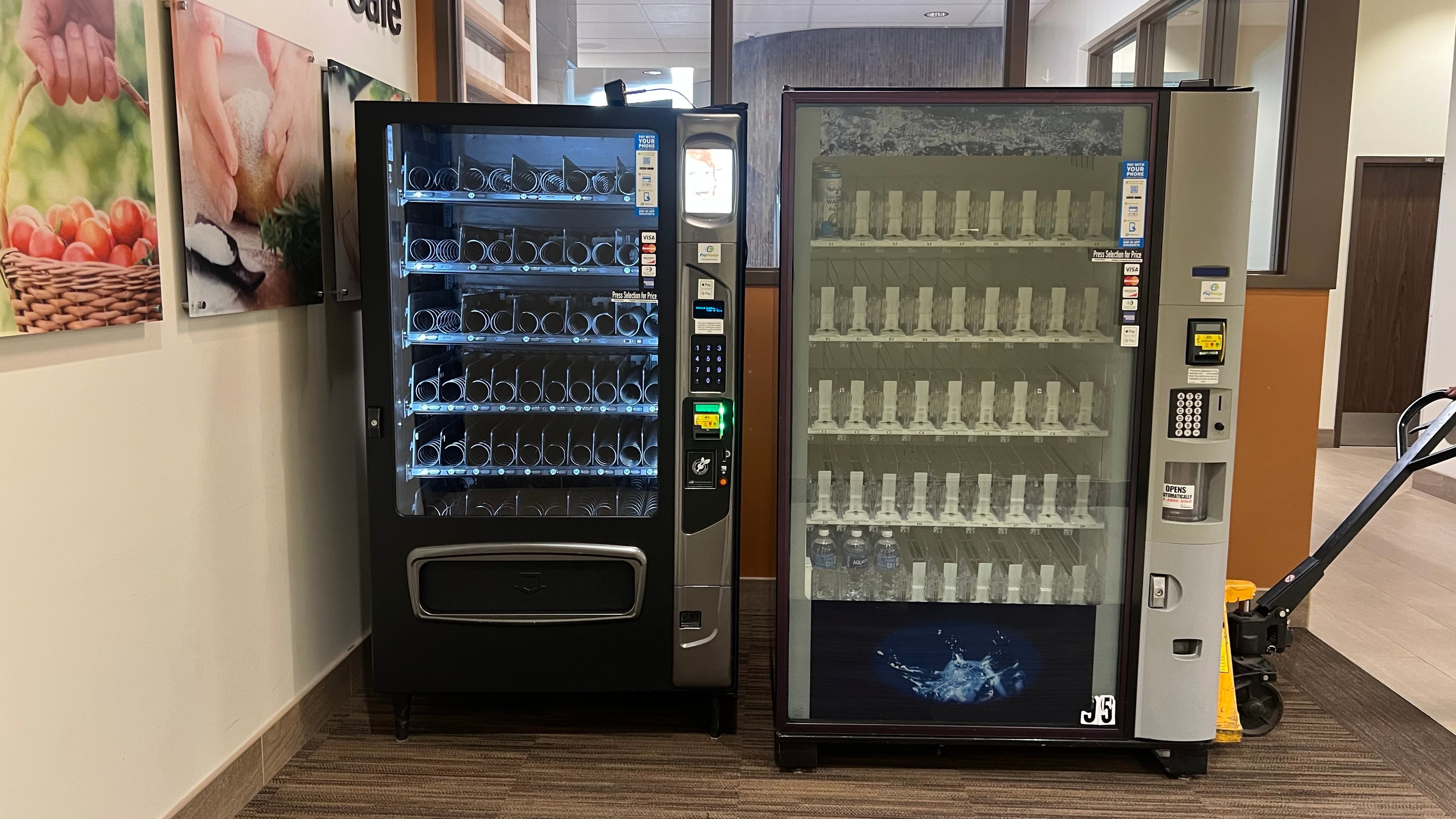 Dixie Narco Lipton BEVMAX 4 Beverage Vending Machine