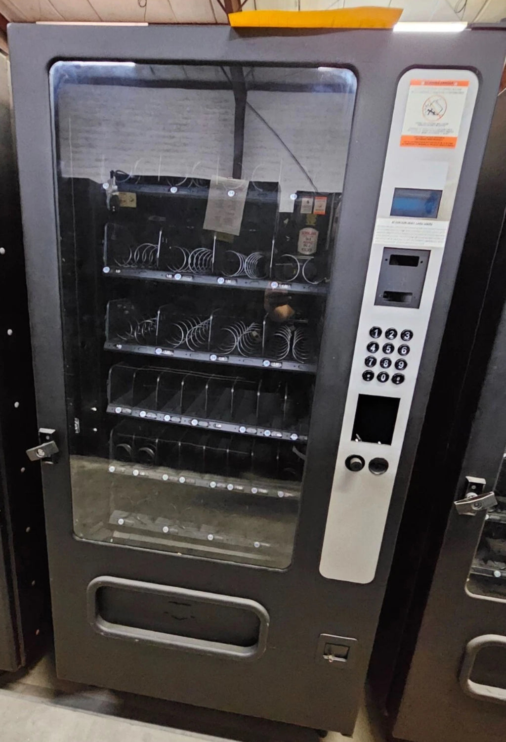 USI 3538 4 Wide Six Tray Dual Coil Snack Machine With IVend Sensor Snack Machine
