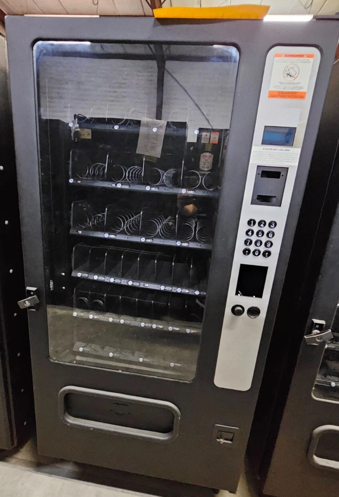 USI 3538 4 Wide Six Tray Dual Coil Snack Machine With IVend Sensor Snack Machine