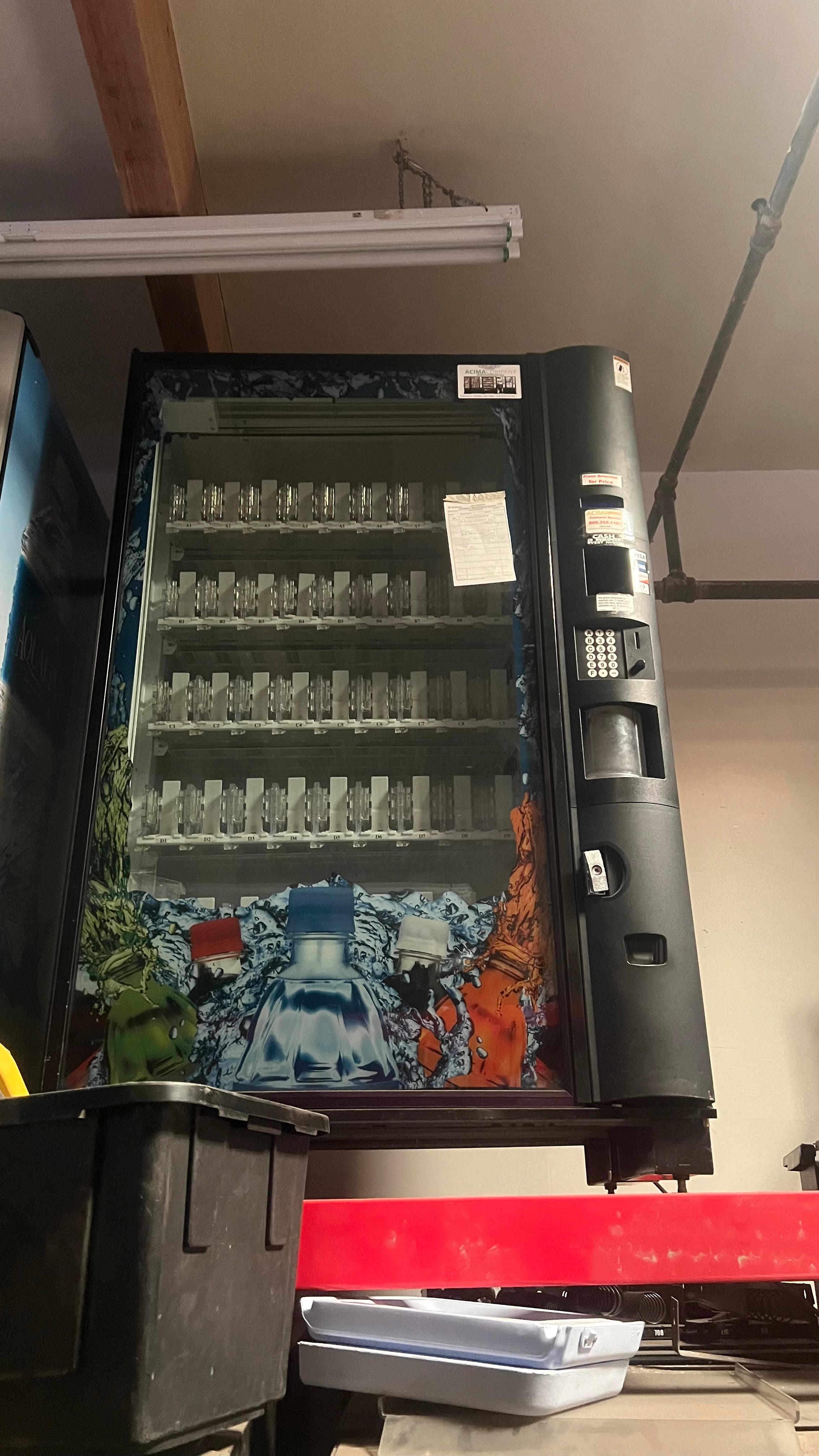 Dixie Narco BEVMAX Beverage Vending Machine