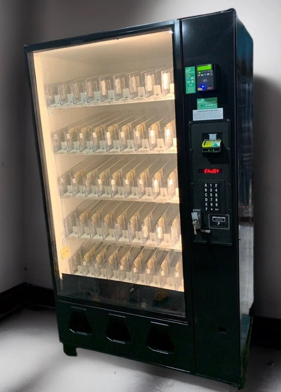 DN 5591 Glass Front Soda Vending Machine MDB READY