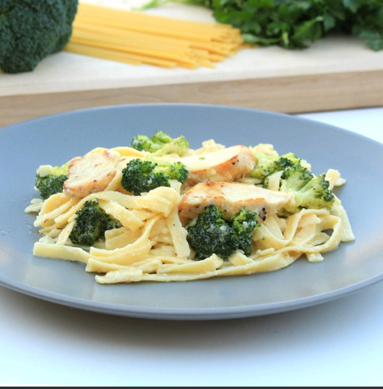 Chicken Fettuccini Alfredo & Broccoli Bowl